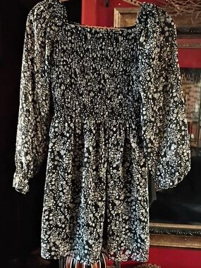 art class Black and White Floral Long-Sleeve Smocked Dress